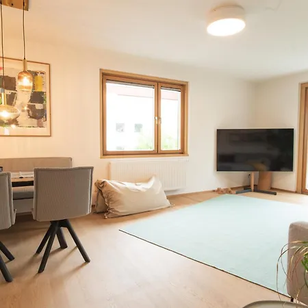 Freiraum Im Univiertel Und In Seenaehe * 클라겐푸르트