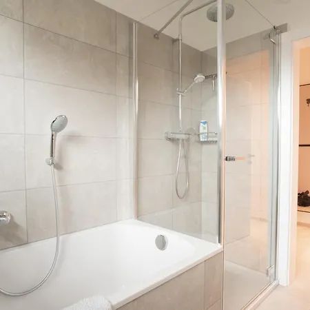 Freiraum Im Univiertel Und In Seenaehe *